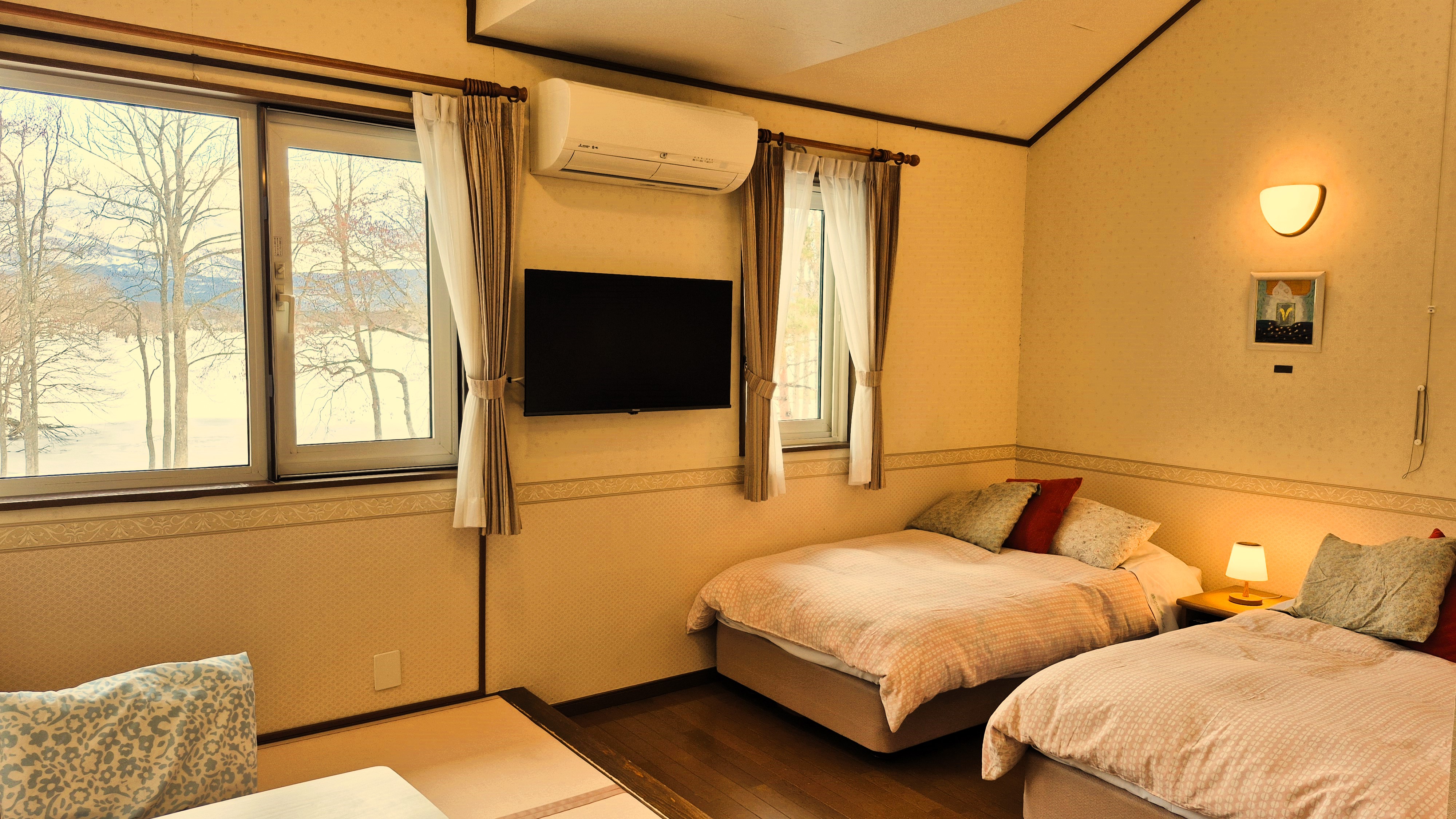 湖側の和洋室