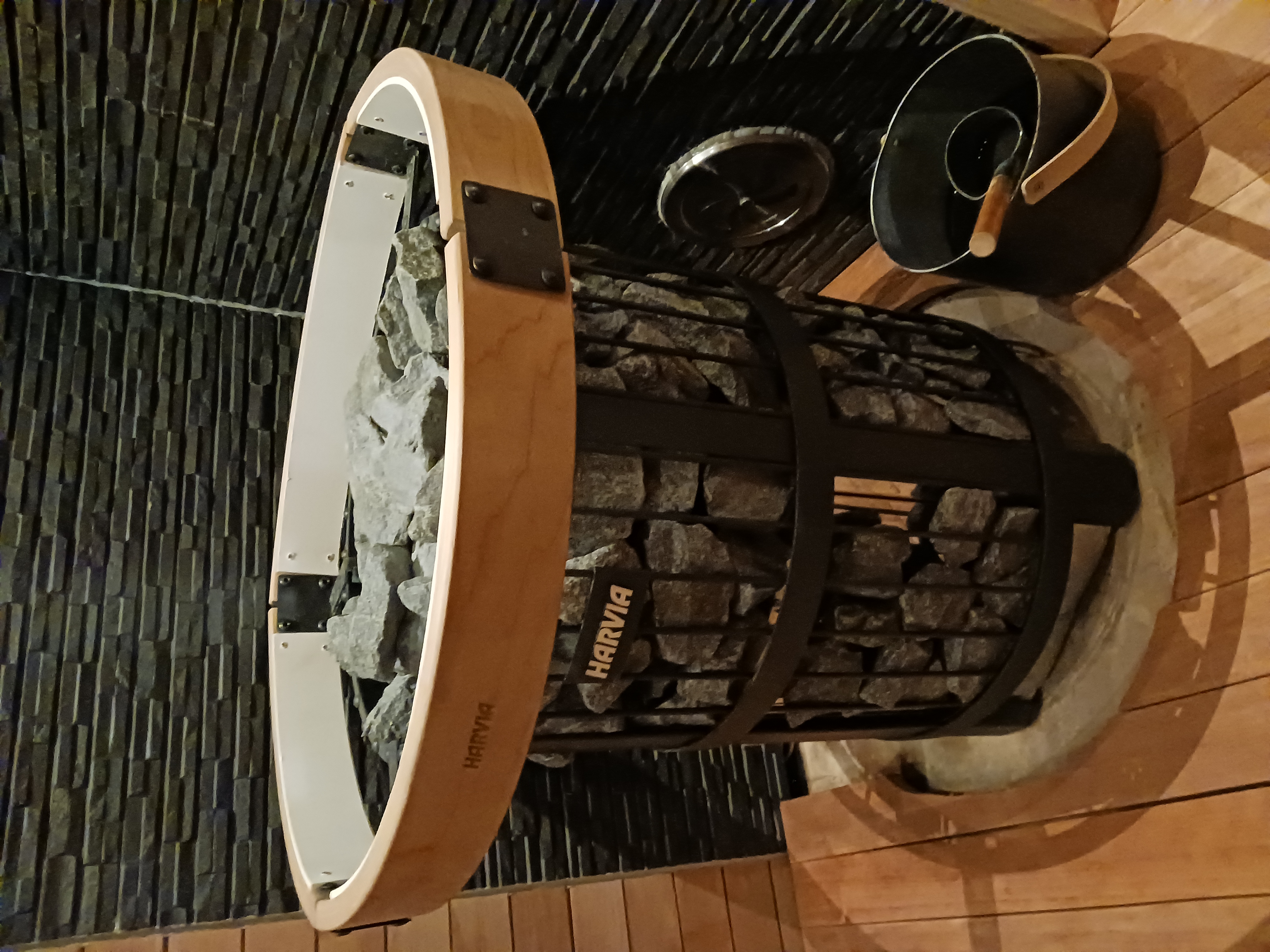 サウナストーブ　男湯（セルフロウリュ式）