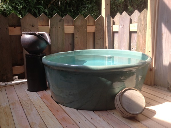 Men's open-air bath Tokoname ware bath