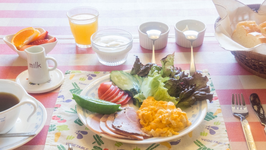 *［朝食一例］パンケーキ、フレンチトーストなど、お料理内容は日により異なります♪