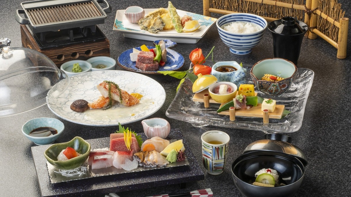 ＜事前決済限定＞夏休み【客室露天風呂付 スイートルーム】ダイニング「銀の海」逸品付き会席［天コース］