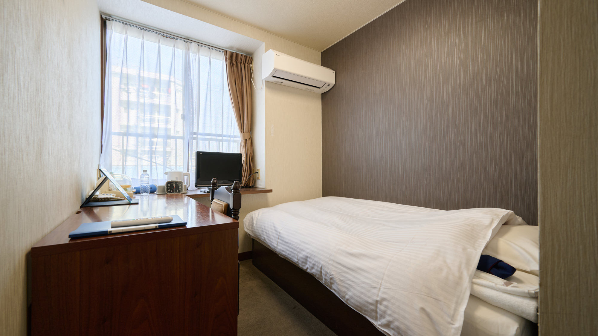 ◆【本館和陽館：和室4.5畳】ベッド/バストイレ付