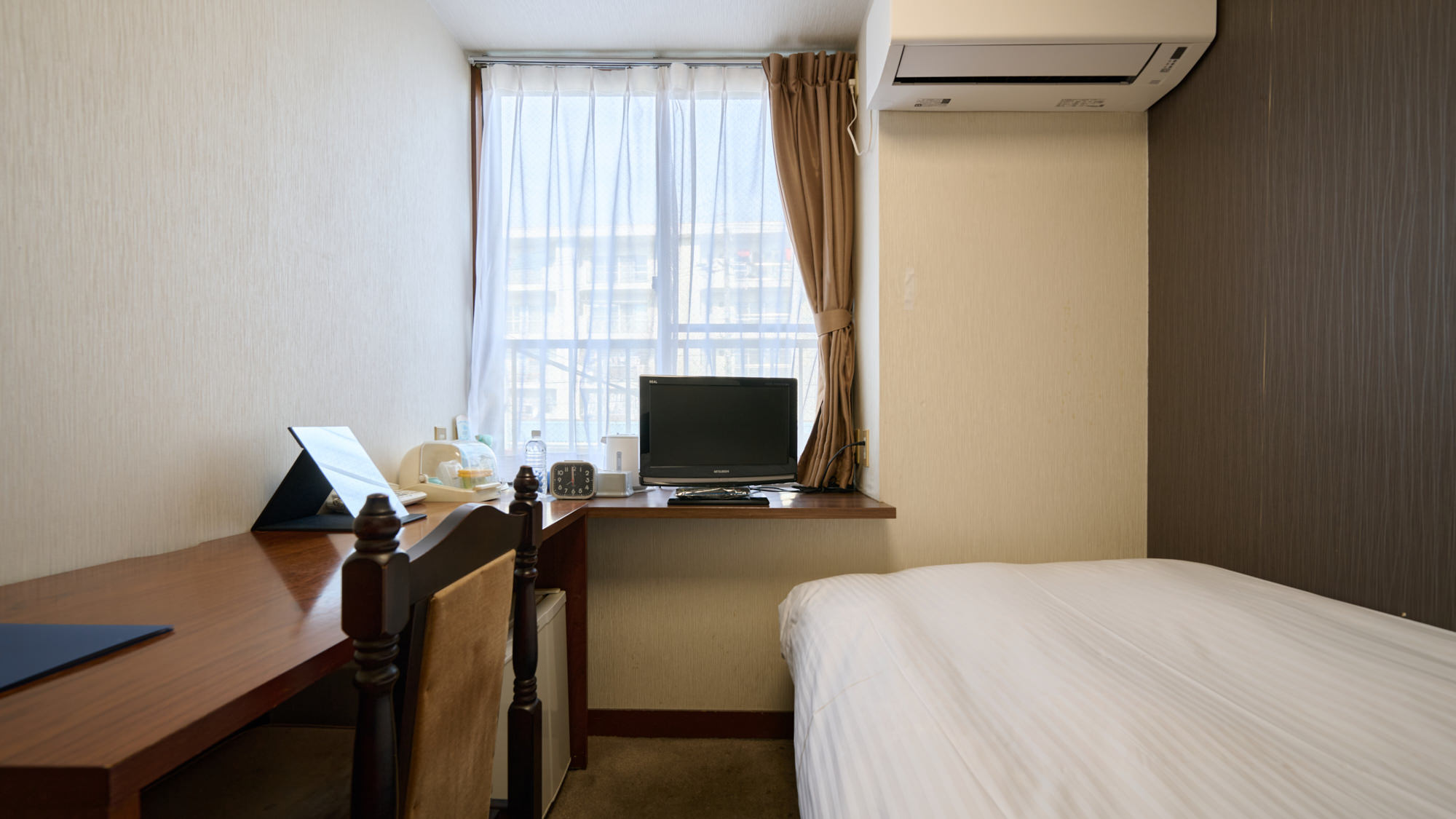 ◆【本館和陽館：和室4.5畳】ベッド/バストイレ付