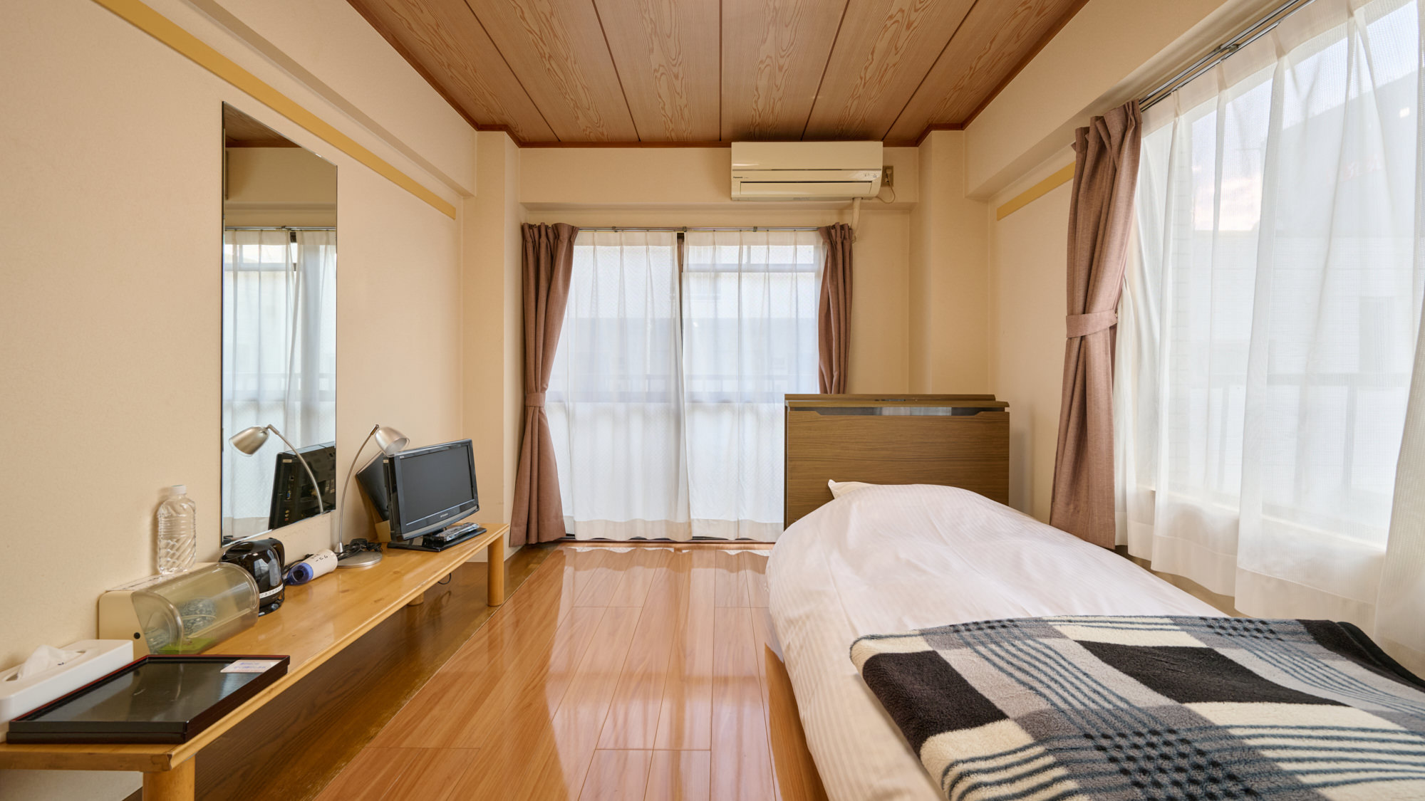 ◇【別館ワコー：和室6畳】ベッド/バストイレ