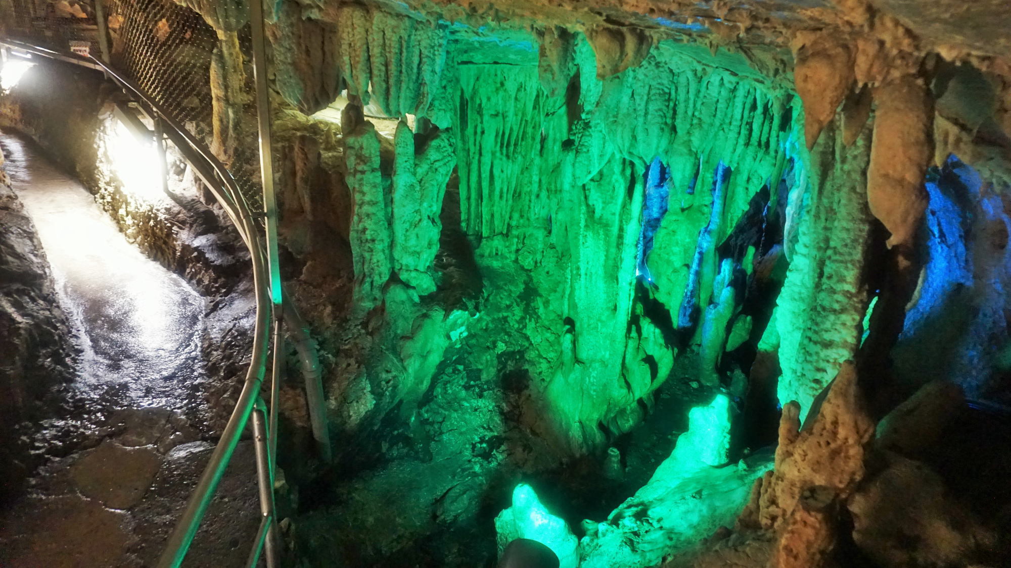 【龍河洞入洞券付】ファミリーで非日常体験！悠久の時を刻む洞窟冒険／夕朝食付All Inclusive