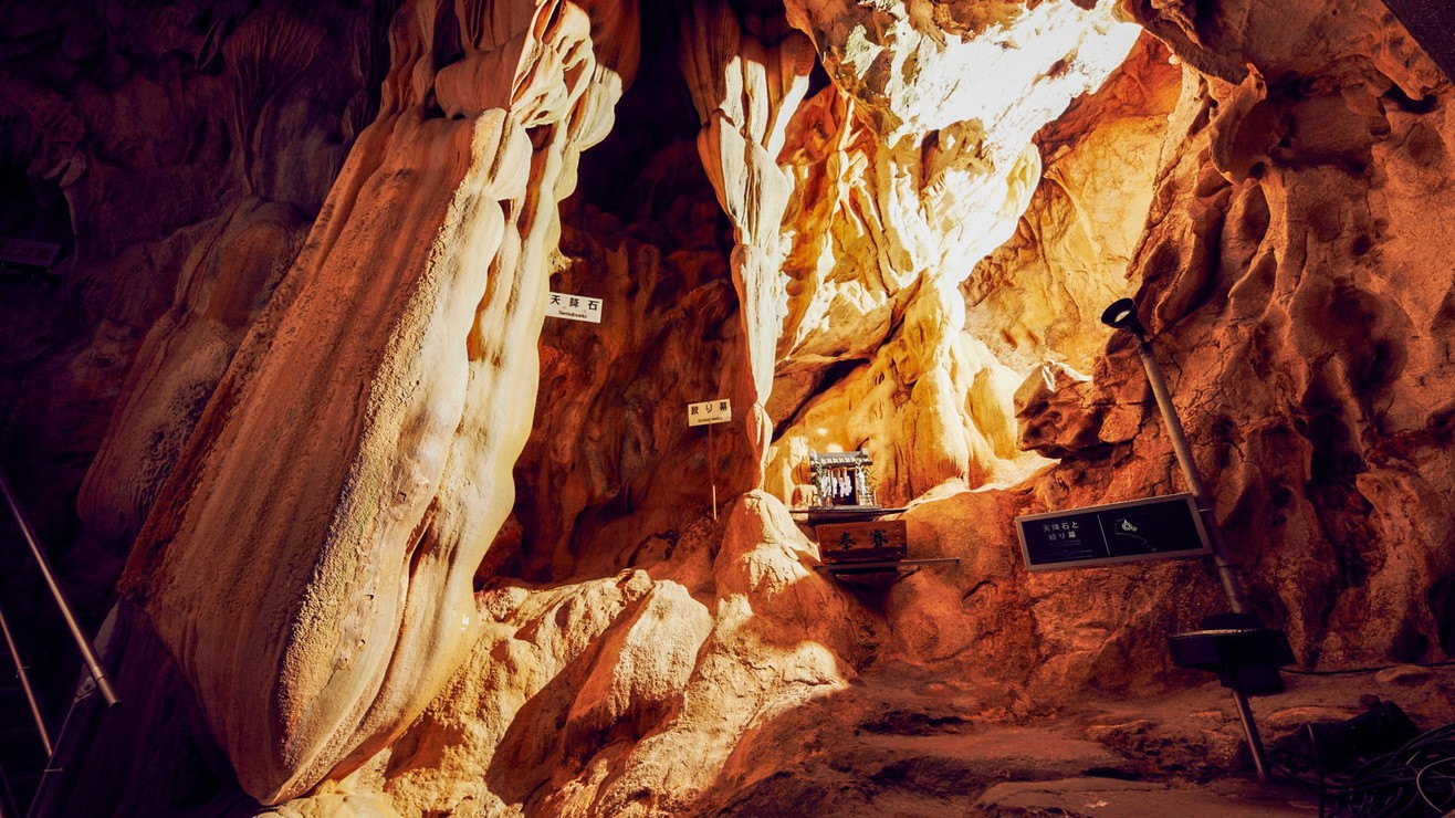 【龍河洞入洞券付】ファミリーで非日常体験！悠久の時を刻む洞窟冒険／夕朝食付All Inclusive
