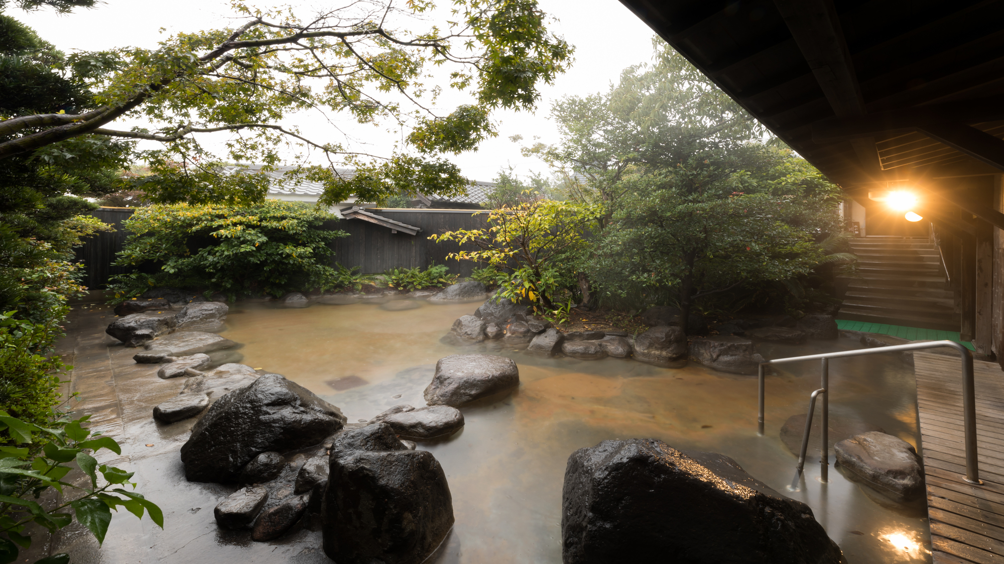 ひょうたん温泉「男湯　露天風呂」