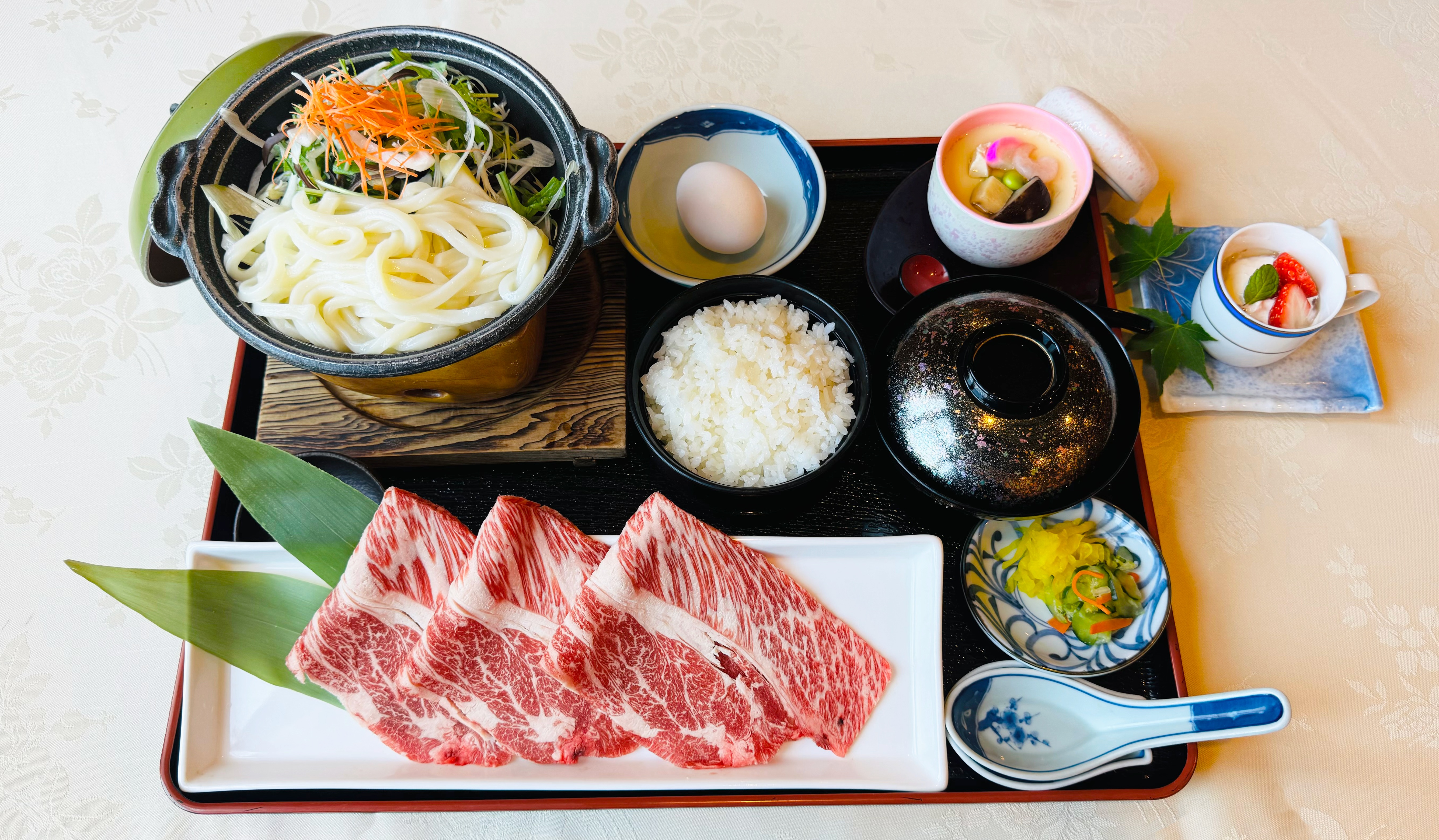 2階 和食処 若潮 「黒毛和牛すき焼き膳」　3,500円　※ランチのみの提供