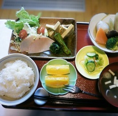 しっかり美味しい朝ごはんを　＜和食朝食の一例＞