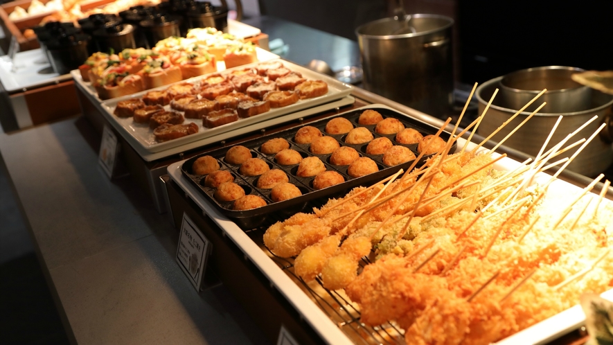 朝食バイキング一例：ご当地の味・大阪グルメをお愉しみいただけます。