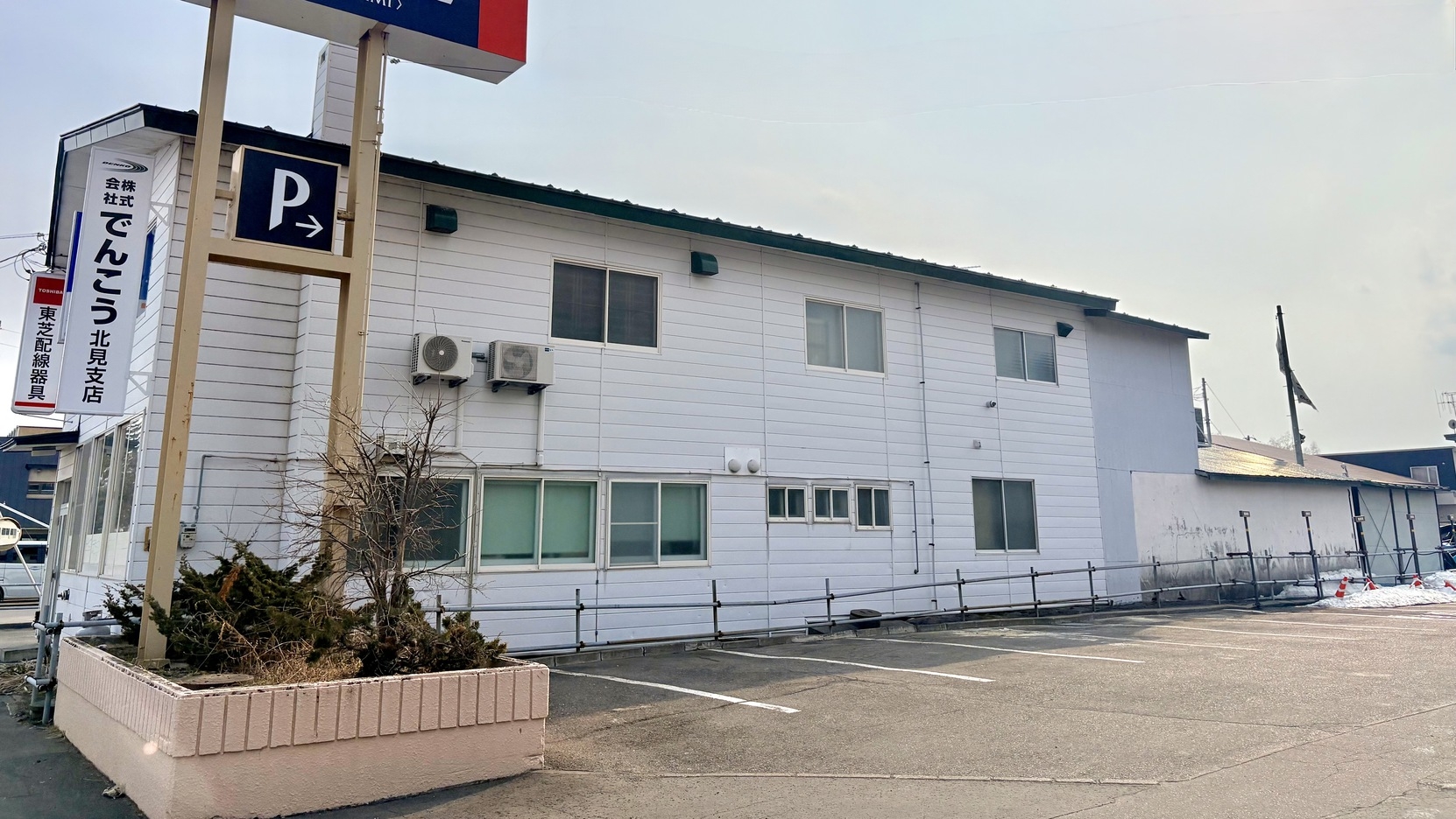 【早割7】【素泊まり】早めのご予約でお得に宿泊！ ● 最大70台収容可能な平面駐車場！