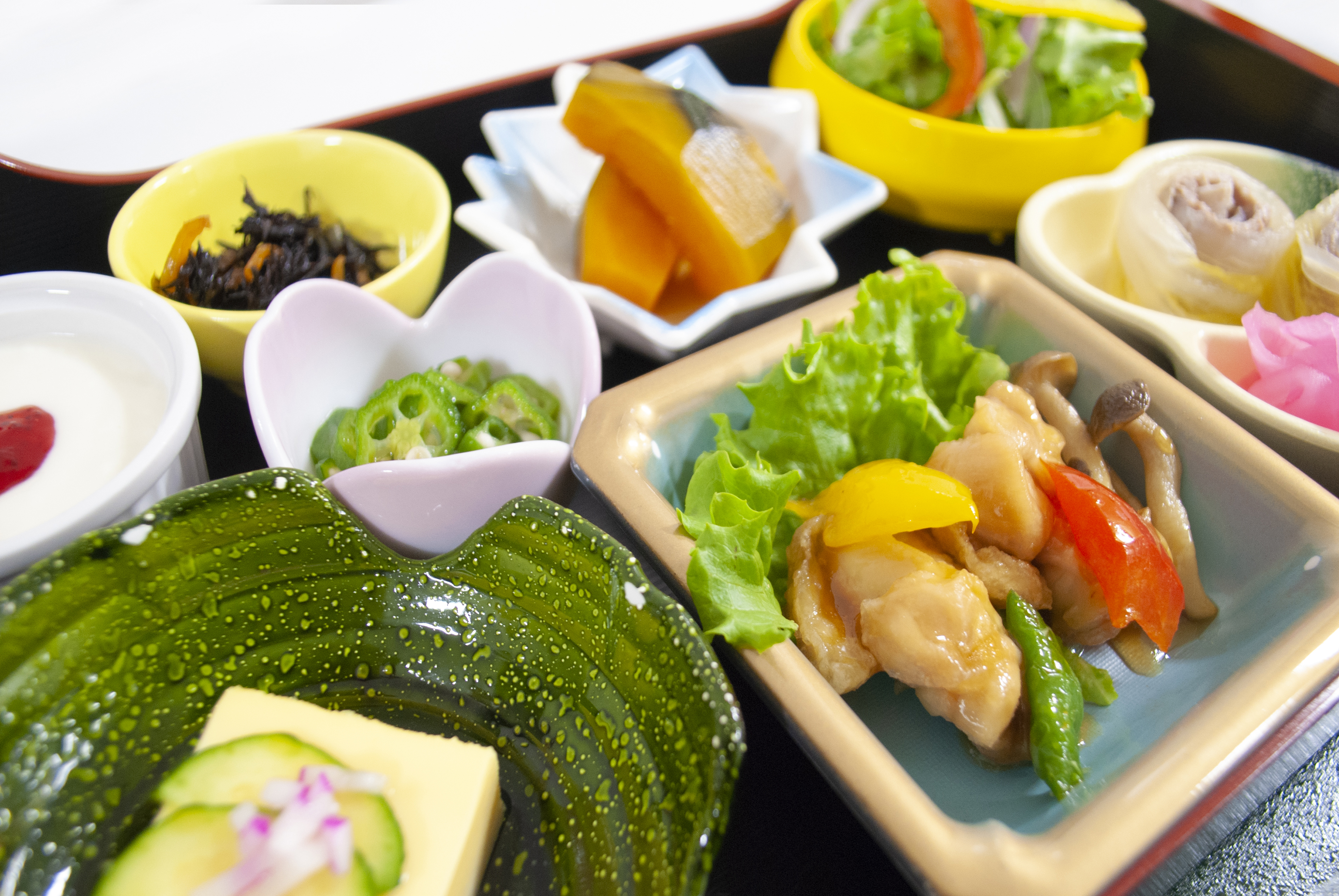 お日にちによってビュッフェまたセットメニュースタイルのどちらかになります。