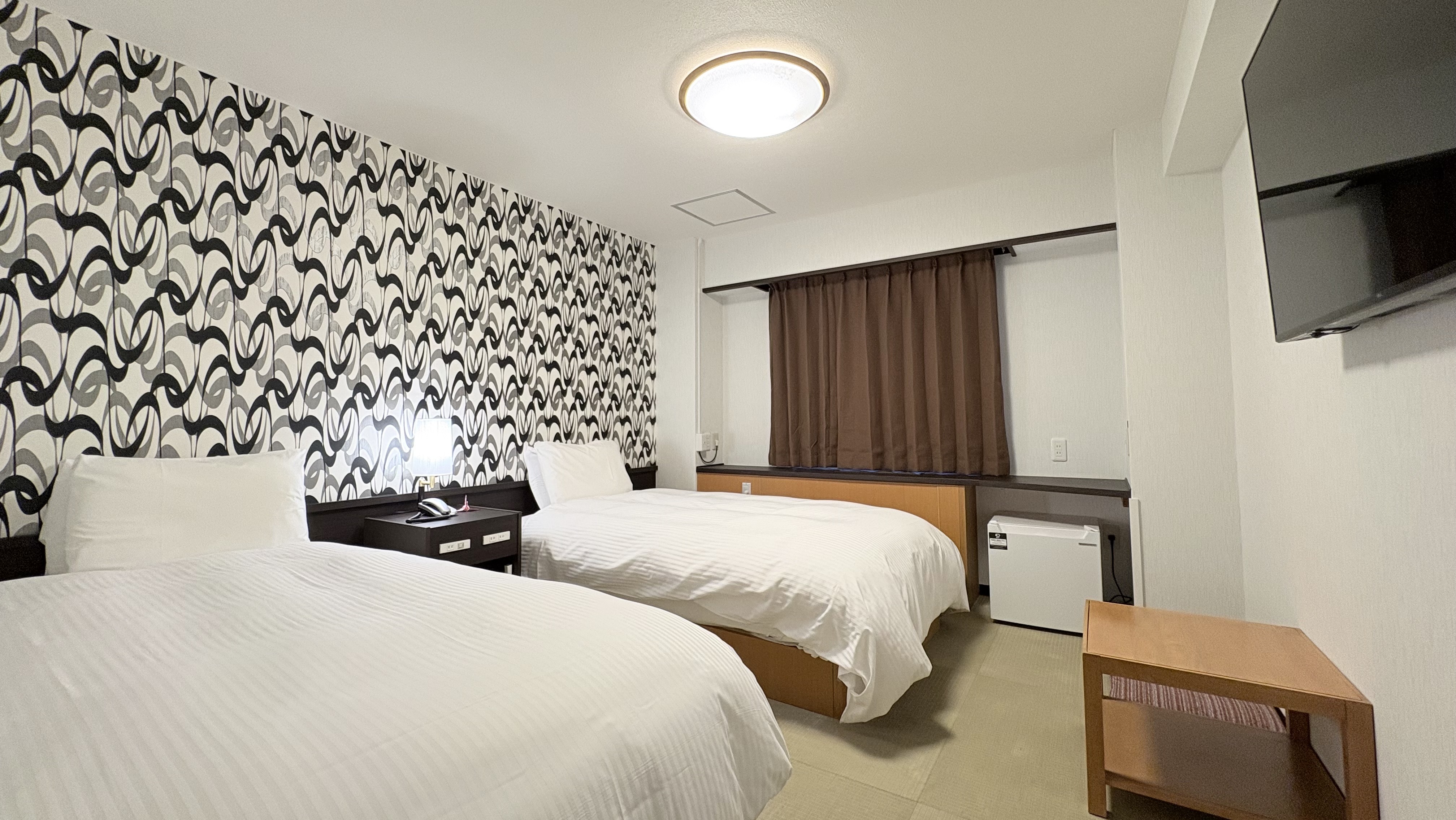 広さ：18㎡ / 幅が異なるベッドが2台