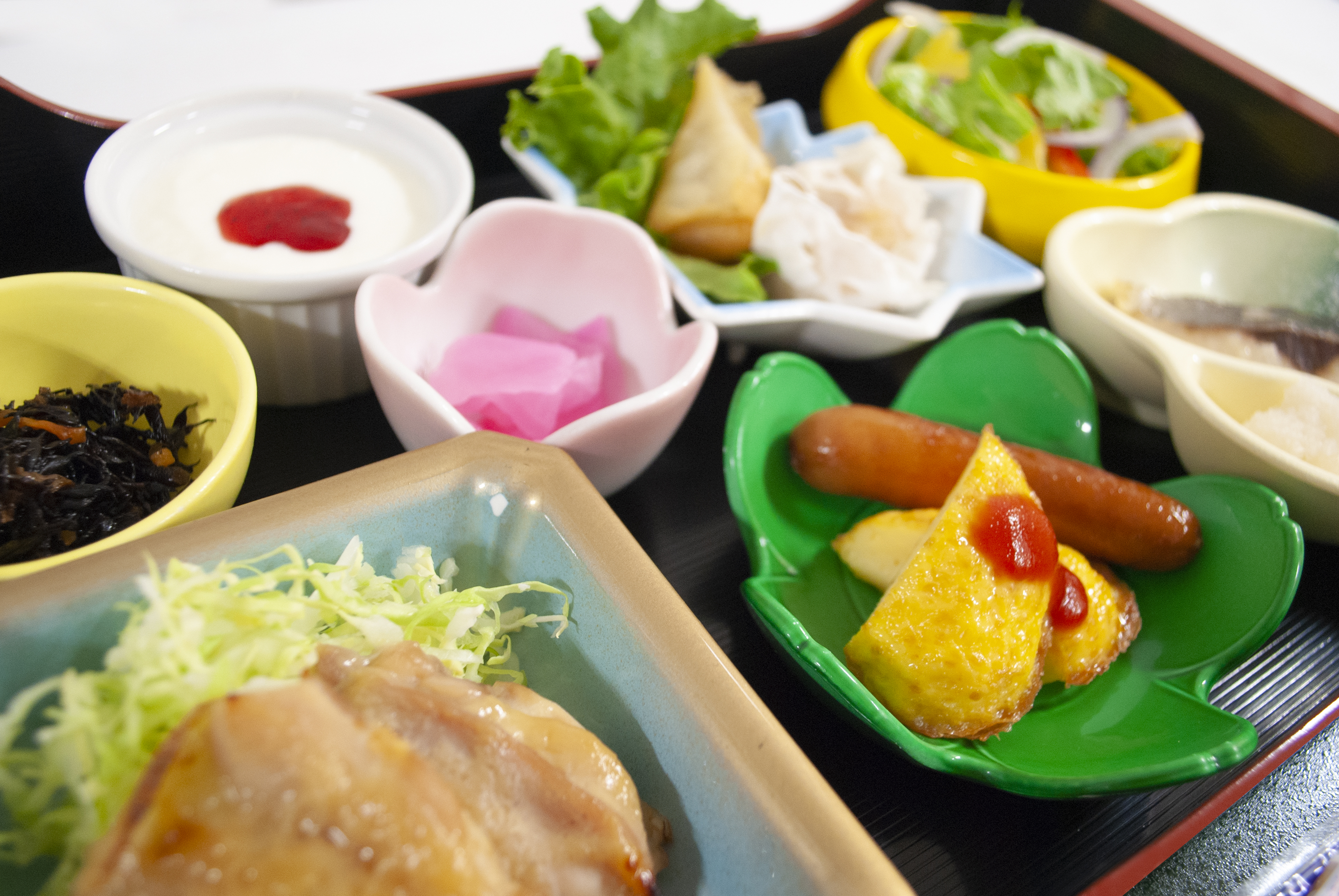 お日にちによってビュッフェまたセットメニュースタイルのどちらかになります。