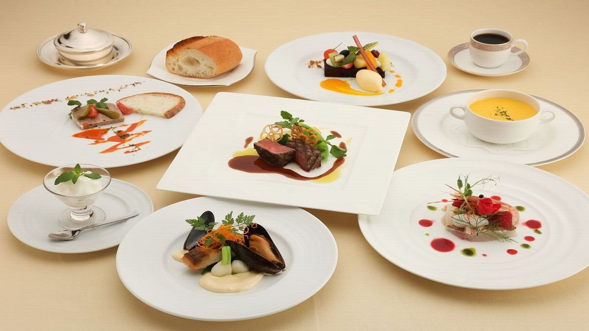 【楽天スーパーSALE】【Ｒoyal】〜シェフのおすすめ季節のフレンチ★贅沢フルコースを満喫〜