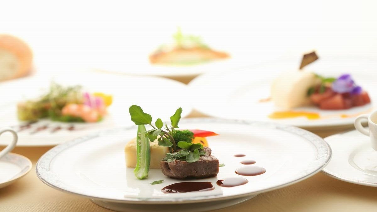 【楽天スーパーSALE】【Ｄeluxe】迷ったらコレ！リゾートに包まれて自慢のフランス料理を楽しむ