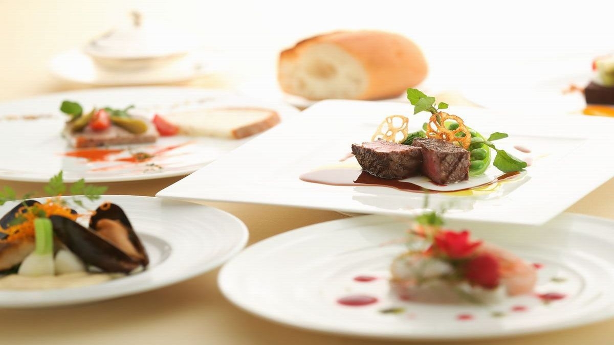 【楽天スーパーSALE】【Ｒoyal】〜シェフのおすすめ季節のフレンチ★贅沢フルコースを満喫〜