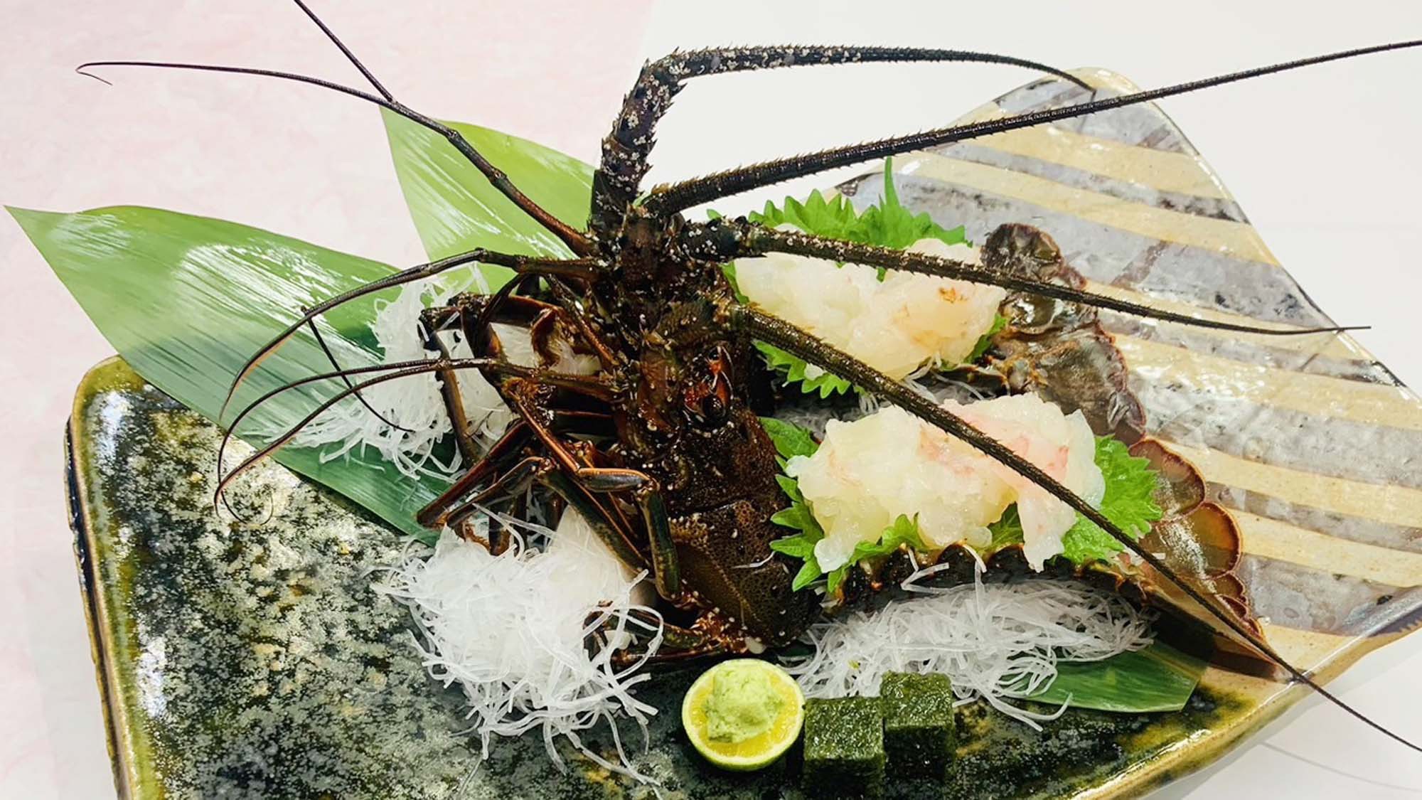 【日帰り】魯山人写しの器で…伊勢海老　鮑　等　見た目にも美しい会席　お抹茶サービス　雲龍〜unryu