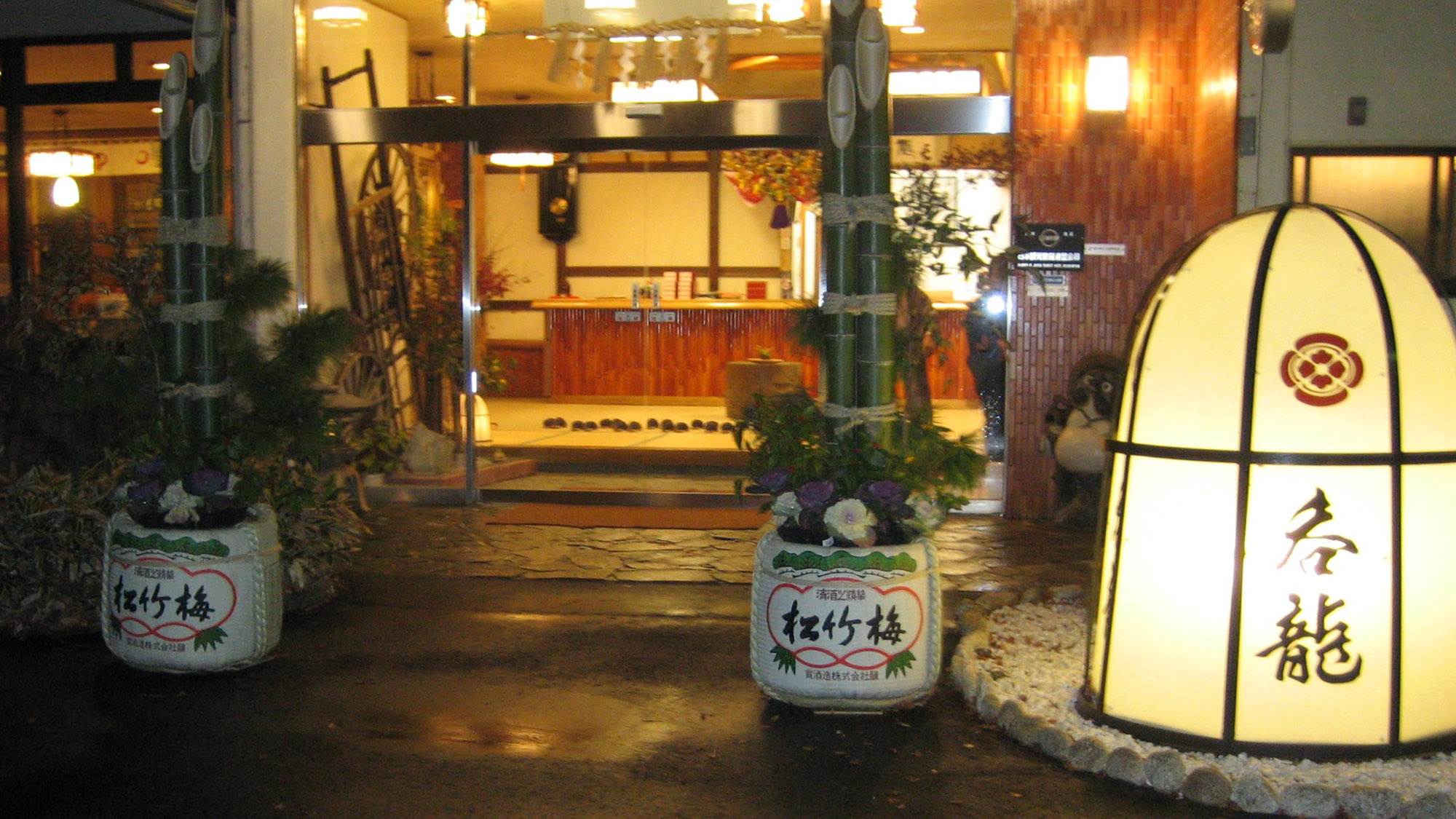 お正月の様子【初詣のご案内】当館の近くに　東海屈指のパワースポット　豊川稲荷がございます