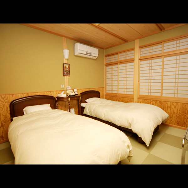 【畳ツインベッド和洋室〜2名】トイレ付／禁煙／3階