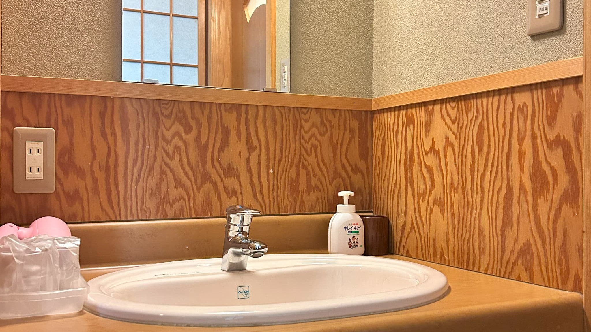 独立洗面台のため、朝の身支度も余裕をもってお済ませいただけます。