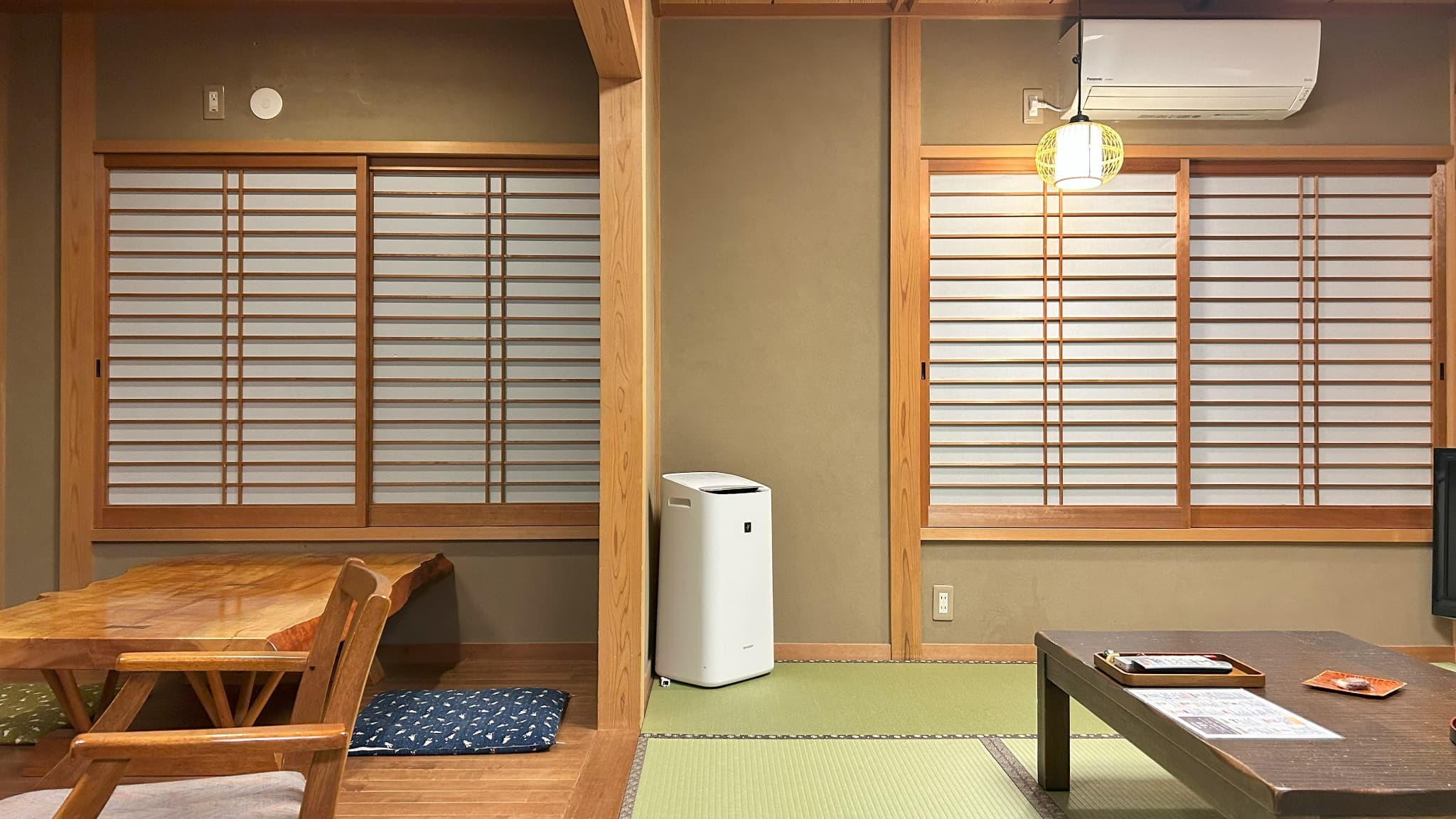 湯の里通りには面していない山側の和洋室です。