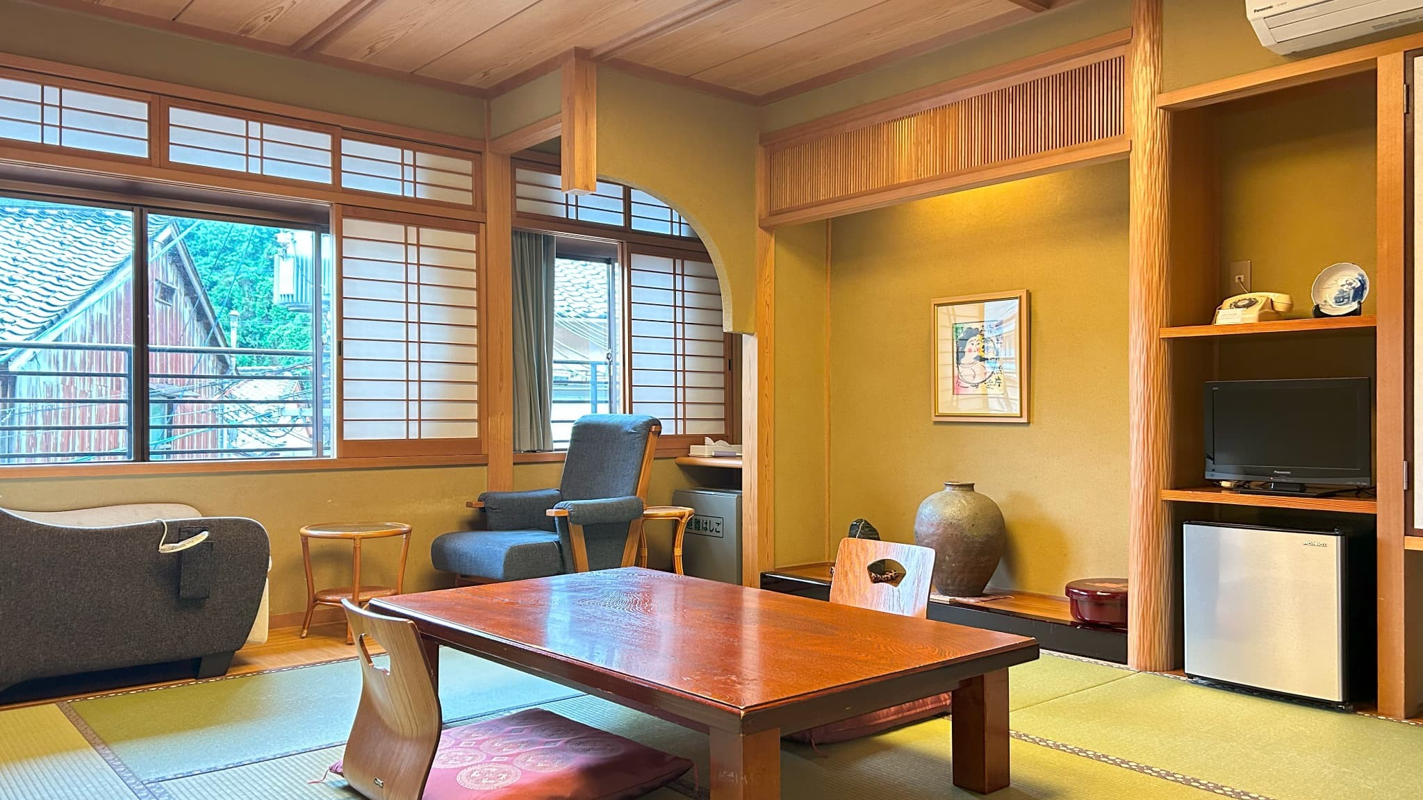 湯の里通りに面したお部屋です。