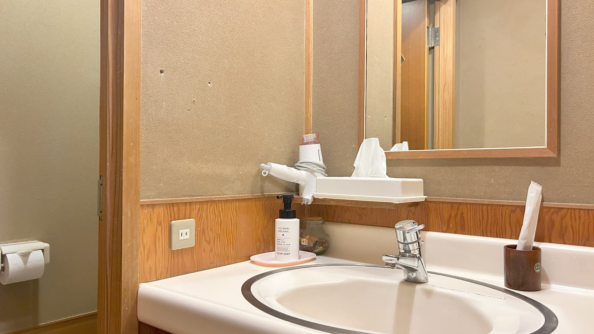 独立洗面台のため、朝の身支度も余裕をもってお済ませいただけます。