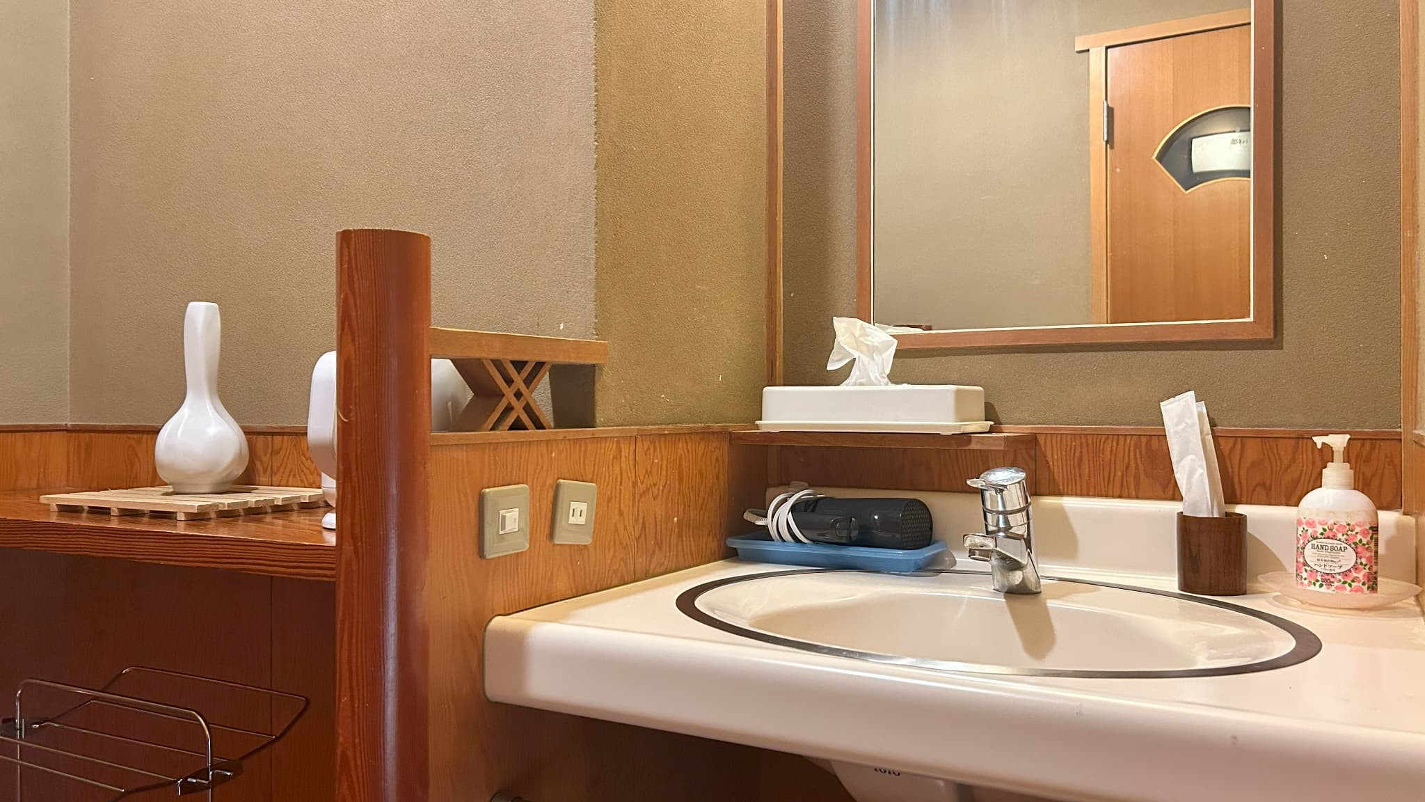 独立洗面台のため、朝の身支度も余裕をもってお済ませいただけます。