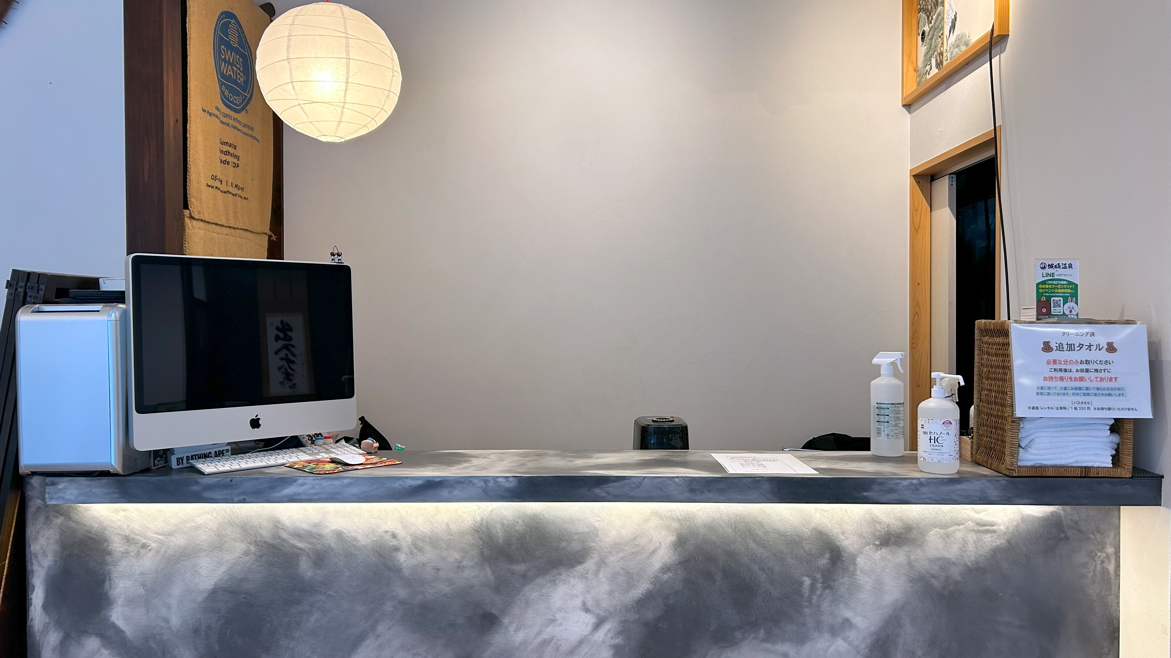 チェックインは１５時～１８時で承っております。