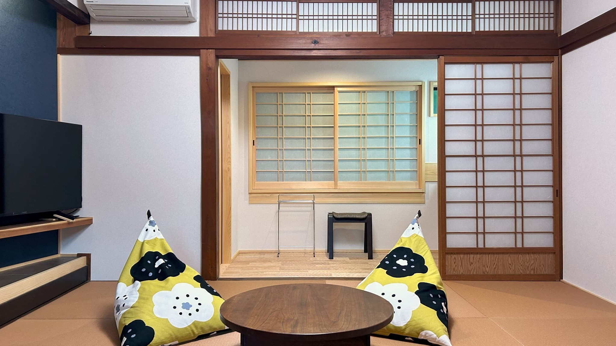 山側の静かな空間でゆったりとお過ごしください。