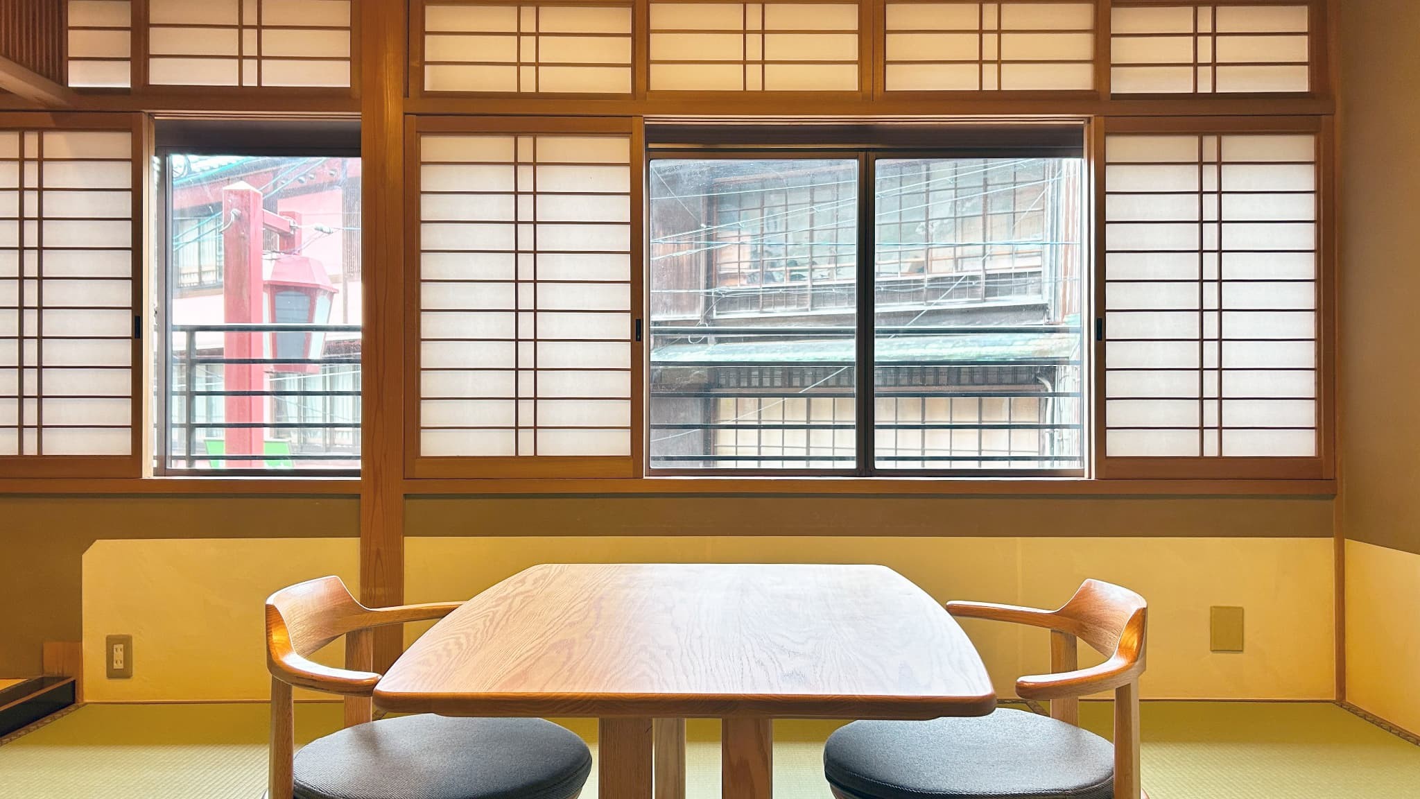 お部屋からは城崎の街並みがご覧いただけます。