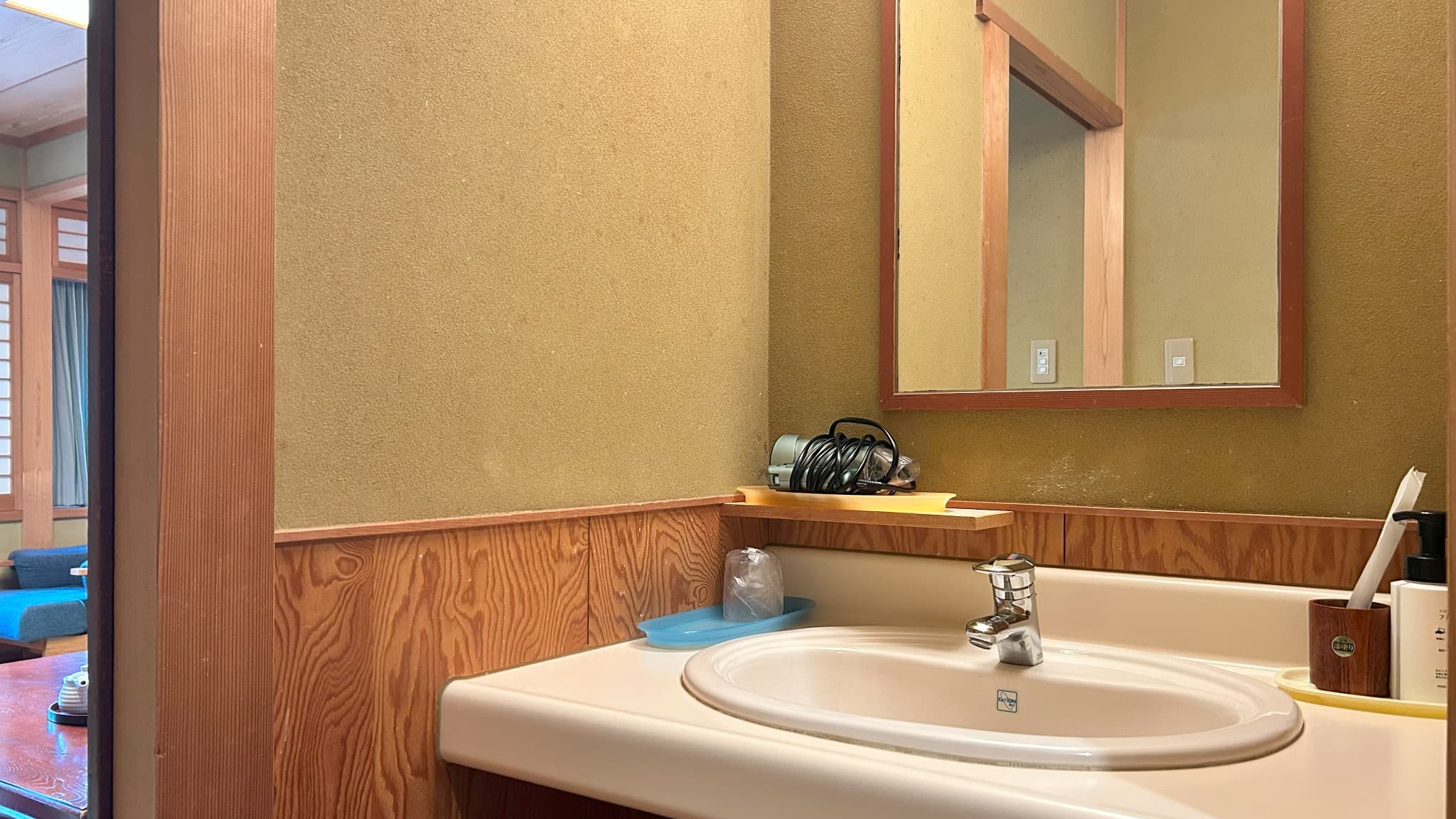 独立洗面台のため、朝の身支度も余裕をもってお済ませいただけます。