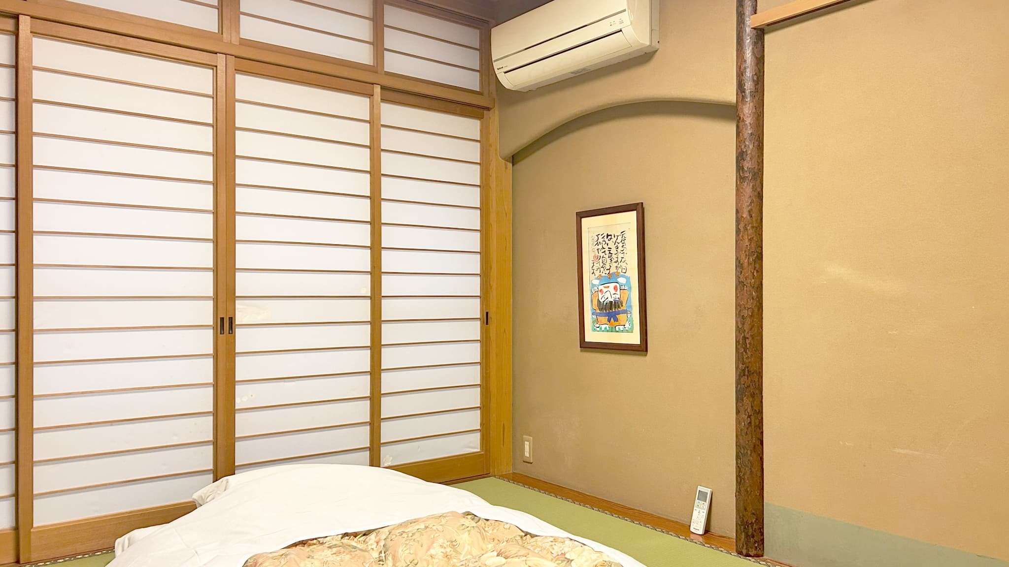 寝室はコンパクトな空間ですので、落ち着いてお休みいただけると評判です。