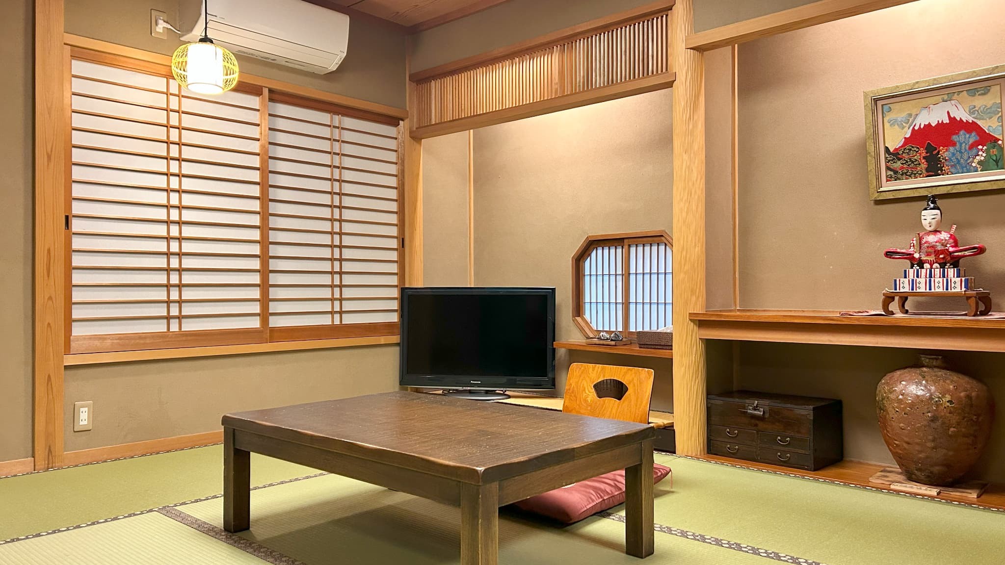 畳のお部屋で足を伸ばしておくつろぎください。