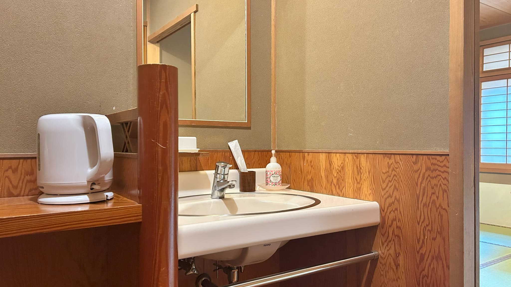 独立洗面台のため、朝の身支度も余裕をもってお済ませいただけます。