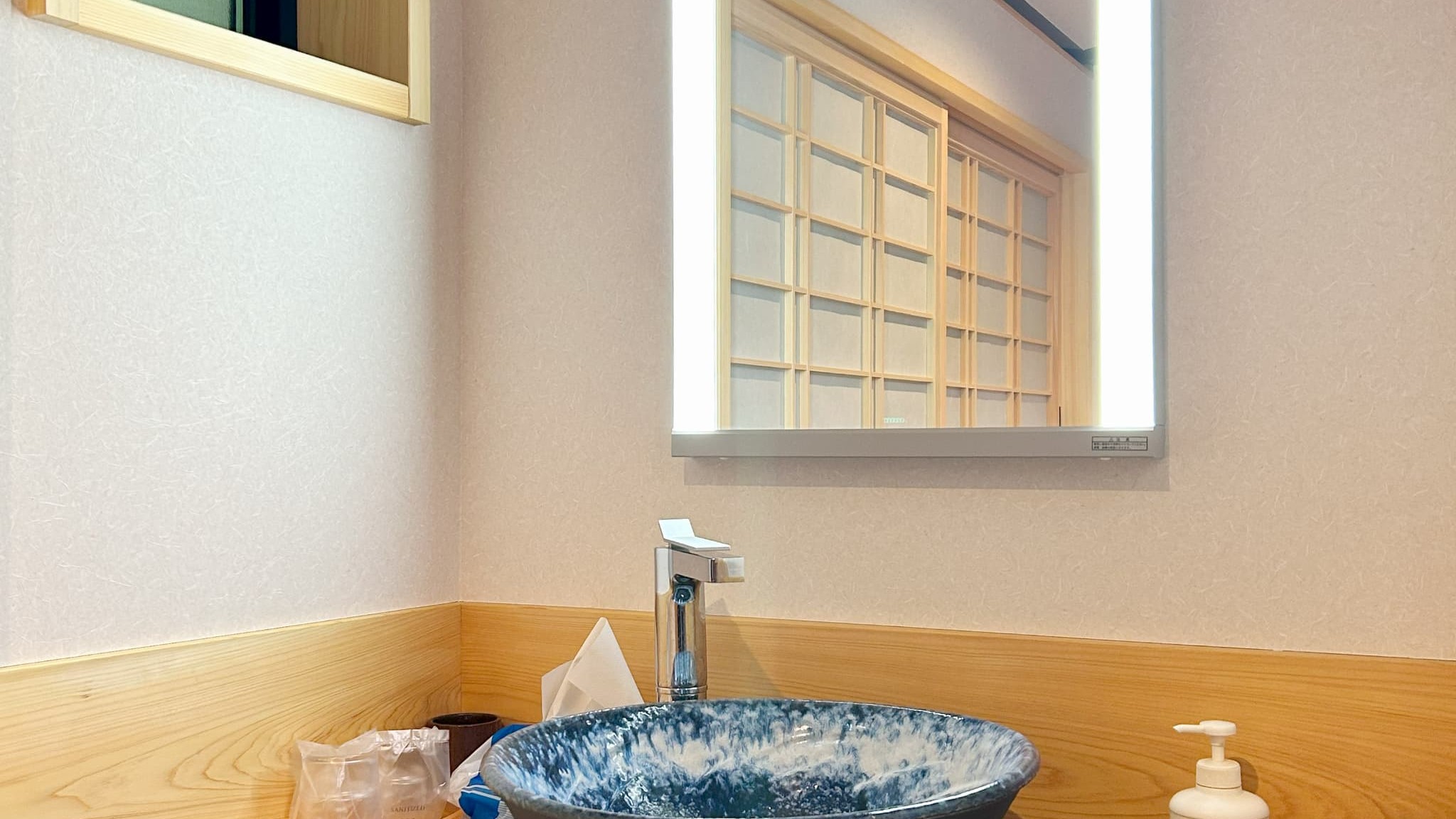 独立洗面台のため、朝の身支度も余裕をもってお済ませいただけます。