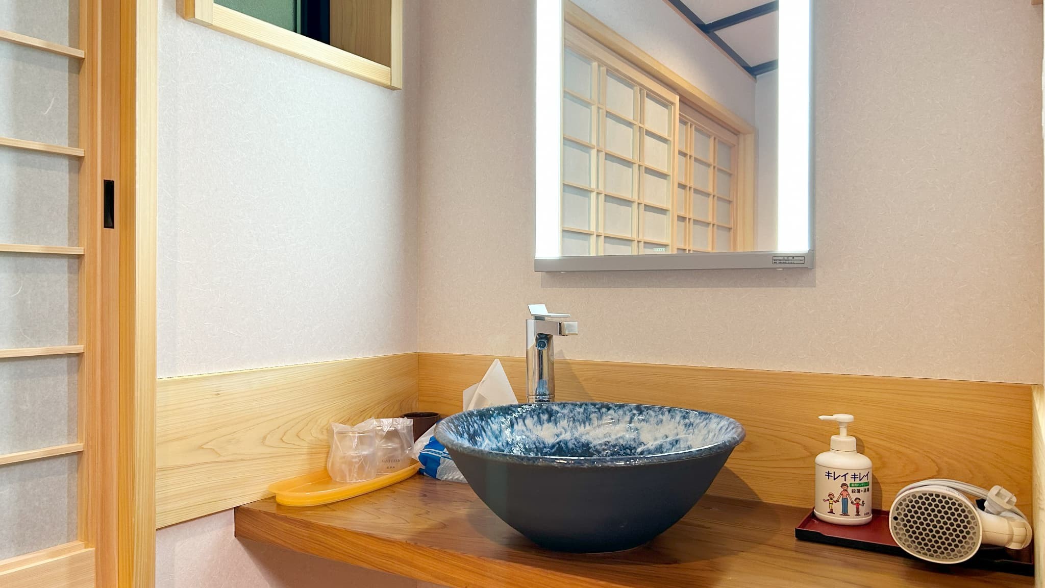 独立洗面台のため、朝の身支度も余裕をもってお済ませいただけます。