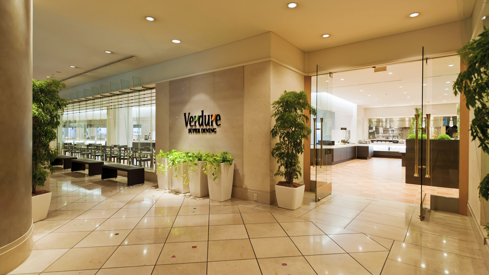 2階スーパーダイニング「ヴェルデュール」