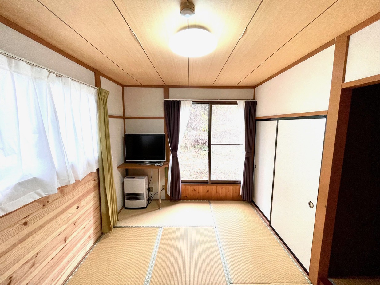 *和室（6畳）／玉原の雄大な自然に囲まれた和室のお部屋