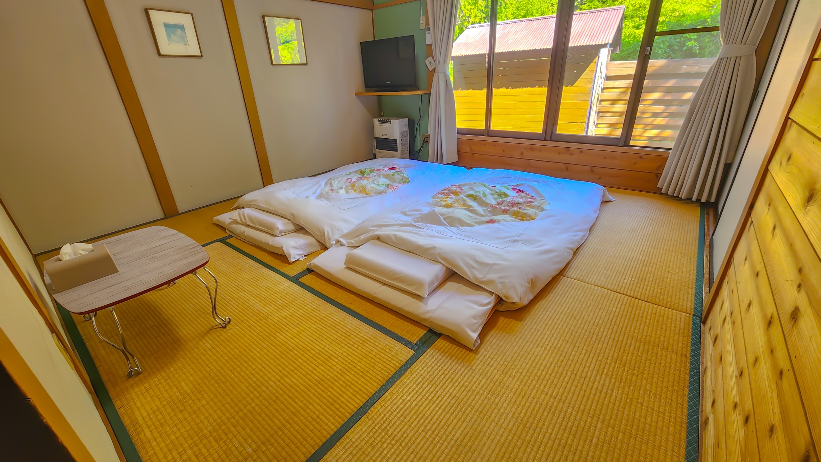 【和室８畳】【禁煙】大人二人分のお布団を敷いた際のイメージ