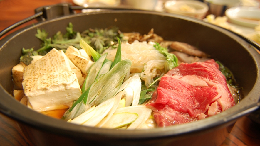 *上州牛のすき焼き鍋一例/程良い脂肪質と旨みに秀でた肉質を堪能！