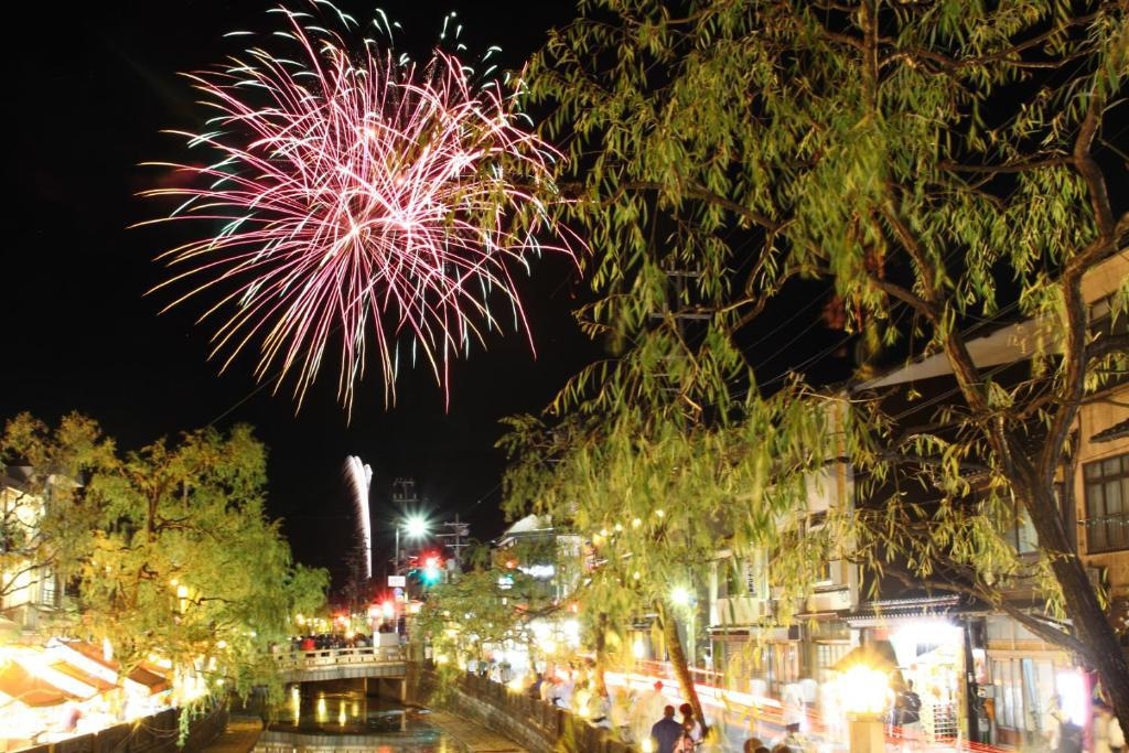 【夢花火★5大特典】城崎名物「夢花火」を堪能！幻想夜を散策する特別な二人の夏｜最上級コース『雅』