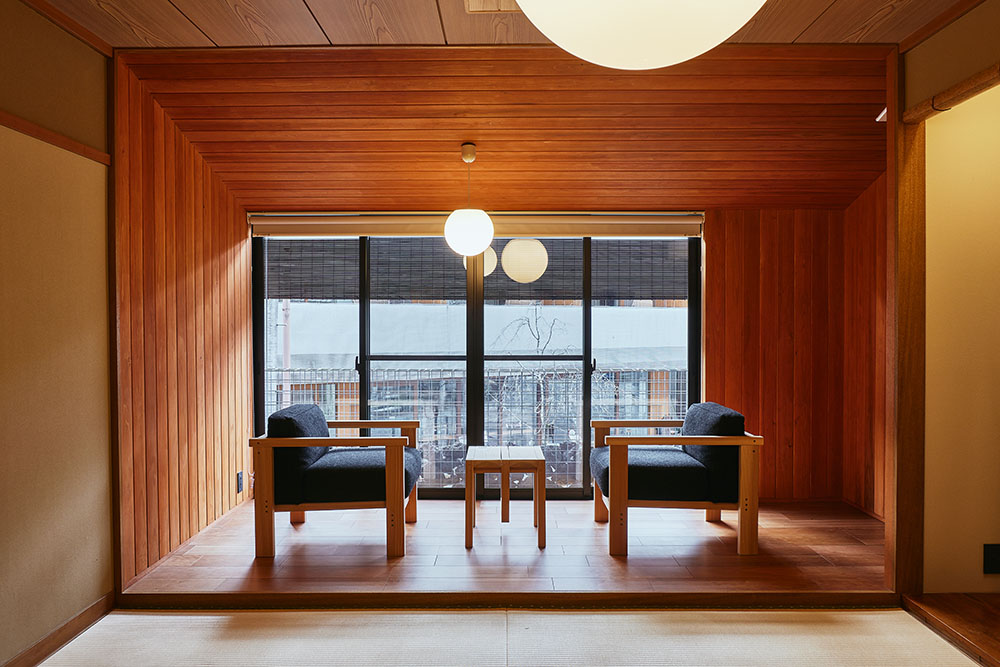 【本館】和室（8畳）◆月見橋から程近い当館。月をイメージしたライトが客室全体をやさしく照らします
