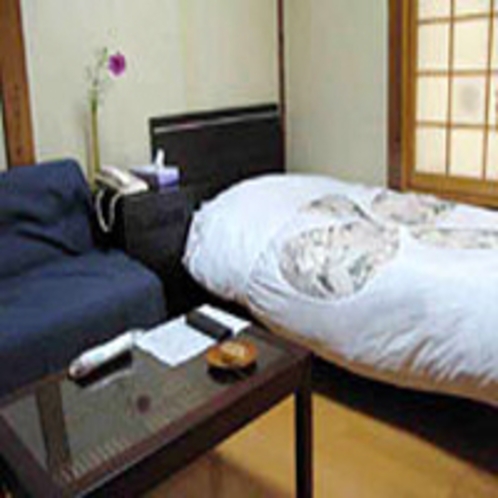 和風シングルというカテゴリーのお部屋。ビジネスや一人旅の方に。ベッドのシングルルームです。
