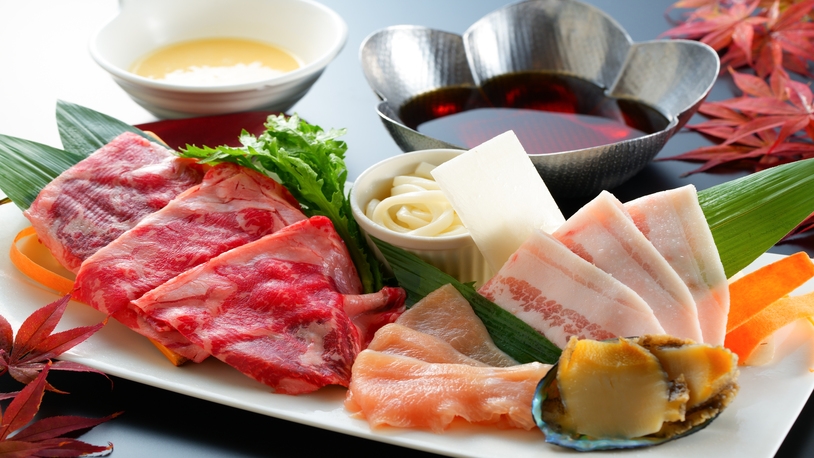 「一番人気！」＜飲み放題付＞【おすすめグルメ】長崎県産牛・島原地鶏・豚肉を山海すき鍋で食べ比べ！