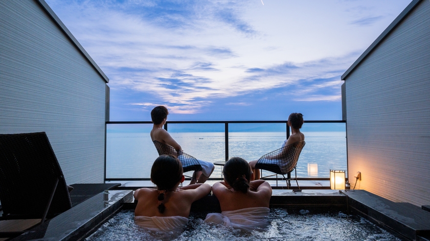 【お盆は天空の露天風呂付客室で温泉三昧！】このお部屋だけの特別会席と選べる朝食付♪１泊２食プラン！