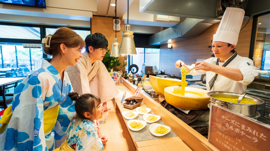 ＜お部屋でゆっくり熱あつピザを召し上がれ！ドリンク付！＞リトル・クルサ島原店よりピザをお届け！