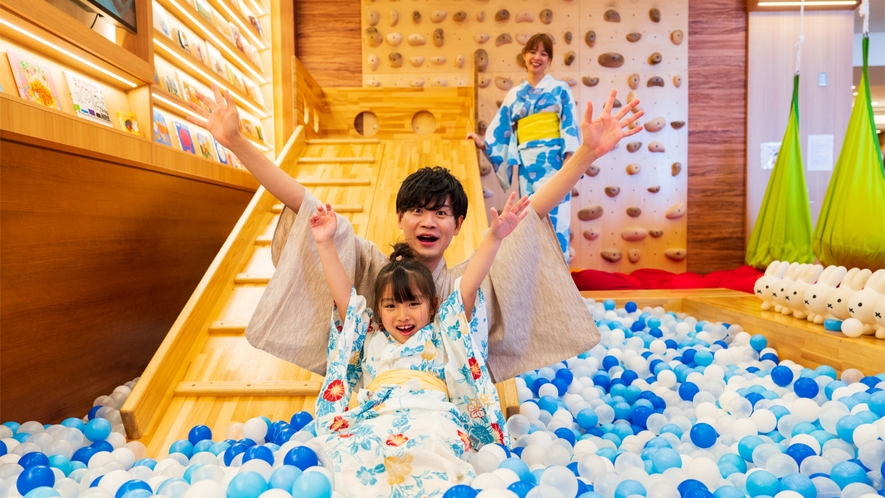 【キッズコーナー】屋内なので雨でも大丈夫！楽しい遊具で遊び放題！