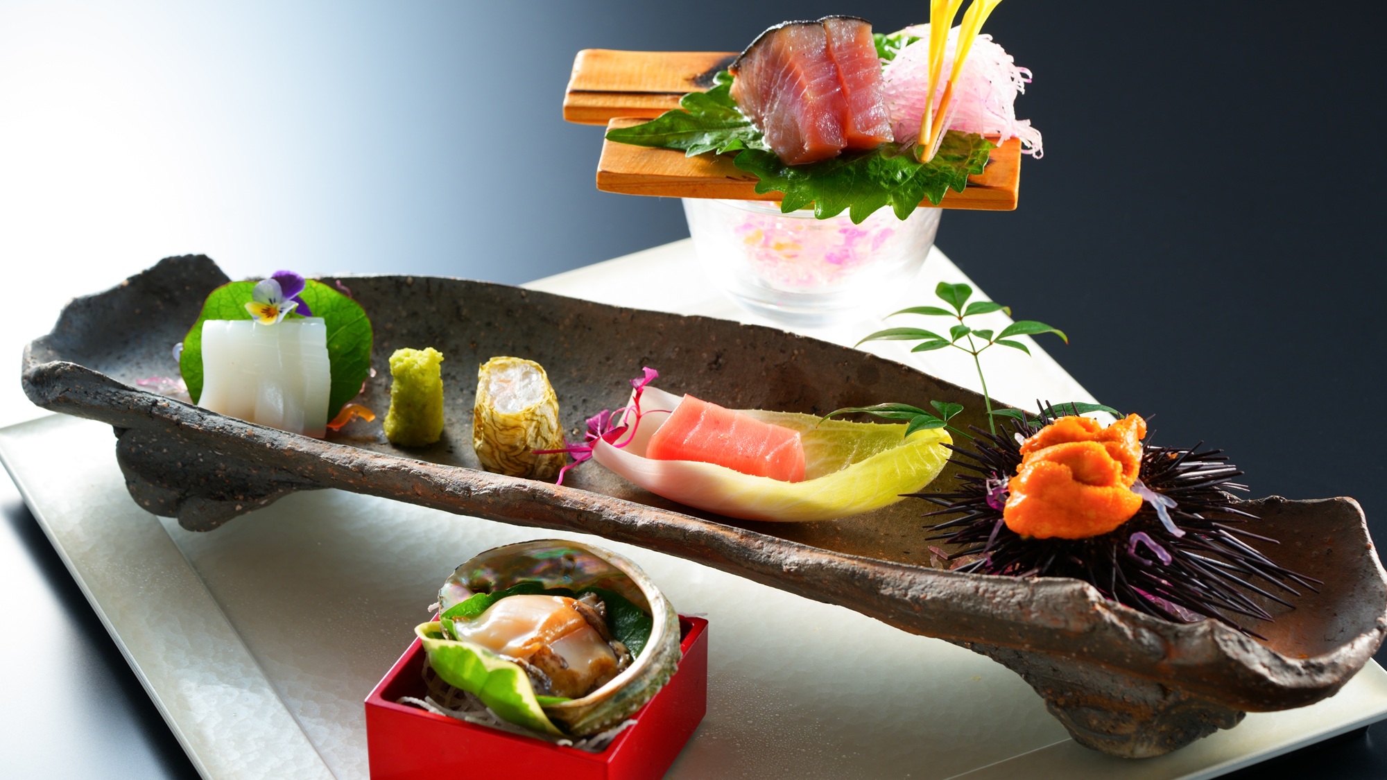 【長崎県産牛と海鮮のしゃぶしゃぶ会席／2025年春夏】料理長が厳選した珠玉の海の幸を一皿に。